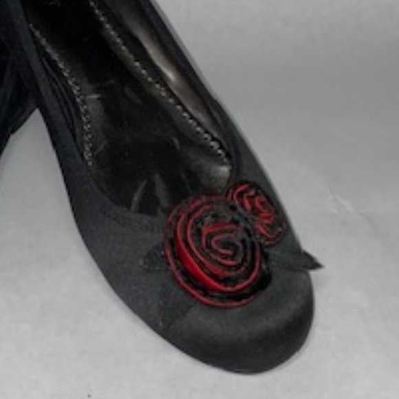 Nine West Women's Flats with Rosettes - Picture 4 of 4